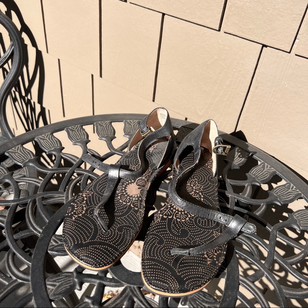 Bogs Memphis Thong Sandals